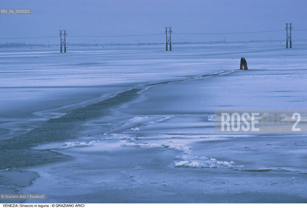 Localizzazione:..VENEZIA..Oggetto:..Soggetto:..GHIACCIO IN LAGUNA..Cronologia: ....Definizione Culturale:..   Autore:....   Stile:..   Editori/Stampatori:..   Committenza:..Materia e Tecnica:....Collocazione:..Note:..INVERNO..Riproduzione Fotografica:..Copyright:..Graziano Arici/Rosebud2 .Data:..1985..Costo:..A