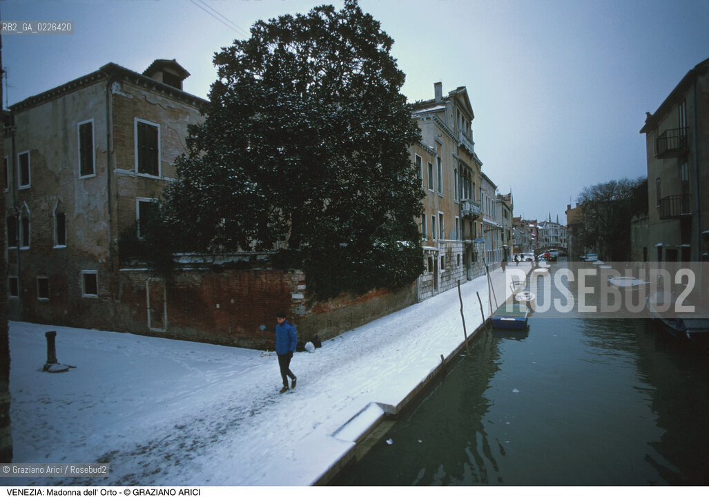 Localizzazione:..VENEZIA / CANNAREGIO..Oggetto:..Soggetto:..NEVE IN FONDAMENTA DELLA MADONNA DELL ORTO..Cronologia: ....Definizione Culturale:..   Autore:....   Stile:..   Editori/Stampatori:..   Committenza:..Materia e Tecnica:....Collocazione:..Note:..INVERNO..Riproduzione Fotografica:..Copyright:..Graziano Arici/Rosebud2 .Data:..1992..Costo:..A