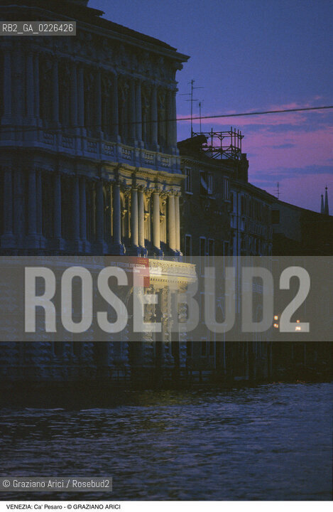 Localizzazione:..VENEZIA / S. CROCE..Oggetto:..Soggetto:..CA  PESARO E CANAL GRANDE / MUSEO D ARTE MODERNA / NOTTURNO..Cronologia: ..XVII SECOLO..Definizione Culturale:..   Autore: BALDASSARE LONGHENA, ANTONIO GASPARI..   Stile: BAROCCO..   Editori/Stampatori:..   Committenza:..Materia e Tecnica:..Collocazione:..Note:..CALLI CAMPI E PONTI..Riproduzione Fotografica:..Graziano Arici/Rosebud2 .Copyright:..Graziano Arici/Rosebud2 .Data:..1998..Costo:..A