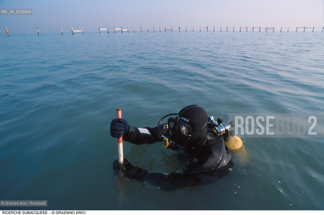 Caption: Nome:..BARENA SITO DI SAN MARCO IN BOCCALAMA....Localizzazione:..VENEZIA /  LAGUNA SUD..VENICE /  THE SOUTH LAGOON..Soggetto:..RICERCHE SUBACQUEEE IDRA ..ARCHEOLOGIA..Cronologia:......Autore:......Stile:......Editori Stampatori:......Committenza:......Materia e Tecnica:......Collocazione:......Note:....Riproduzione Fotografica:..Graziano Arici/Rosebud2 ...Copyright:..Graziano Arici / rosebud2/....Data:..1993....Costo:..A....Key:..ISOLE ABBANDONATE..UNINHABITED ISLANDS