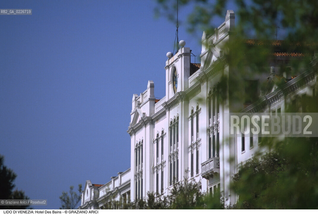 Localizzazione:..VENEZIA / ISOLA DEL LIDO..Oggetto:..Soggetto:..HOTEL DES BAINS / THOMAS MANN..Cronologia: ..XX SECOLO..Definizione Culturale:..   Autore:..FRANCESCO MARSICH..   Stile:..   Editori/Stampatori:..   Committenza:..Materia e Tecnica:....Collocazione:..Note:..LIDO..Riproduzione Fotografica:..Copyright:..Graziano Arici/Rosebud2 .Data:..1995..Costo:..A