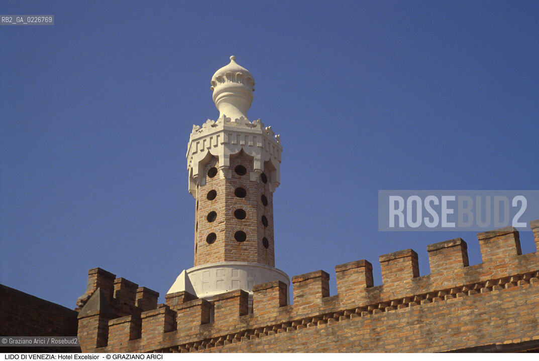 Localizzazione:..VENEZIA / ISOLA DEL LIDO..Oggetto:..Soggetto:..HOTEL EXCELSIOR / TORRETTA..Cronologia: ..XX SECOLO..Definizione Culturale:..   Autore:..GIOVANNI SARDI..   Stile:..MORESCO..   Editori/Stampatori:..   Committenza:..Materia e Tecnica:....Collocazione:..Note:..LIDO..Riproduzione Fotografica:..Copyright:..Graziano Arici/Rosebud2 .Data:..1995..Costo:..A