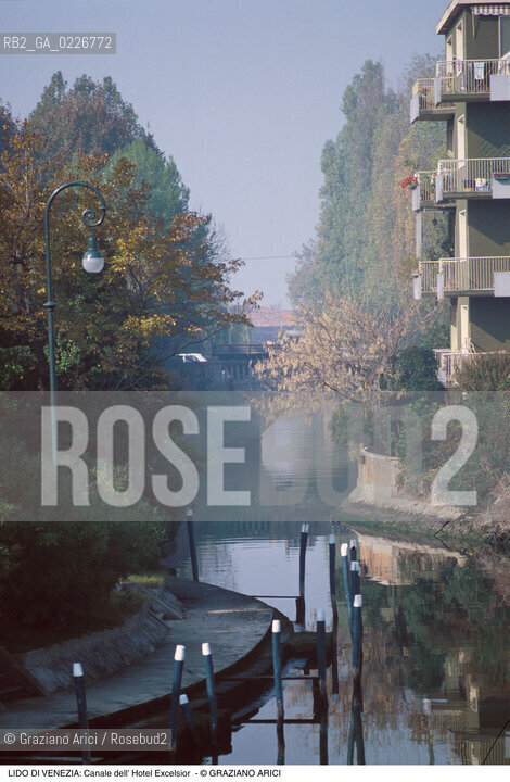 Localizzazione:..VENEZIA / ISOLA DEL LIDO..Oggetto:..Soggetto:..CANALE DELL HOTEL EXCELSIOR..Cronologia: ....Definizione Culturale:..   Autore:....   Stile:....   Editori/Stampatori:..   Committenza:..Materia e Tecnica:....Collocazione:..Note:..LIDO..Riproduzione Fotografica:..Copyright:..Graziano Arici/Rosebud2 .Data:..1995..Costo:..A