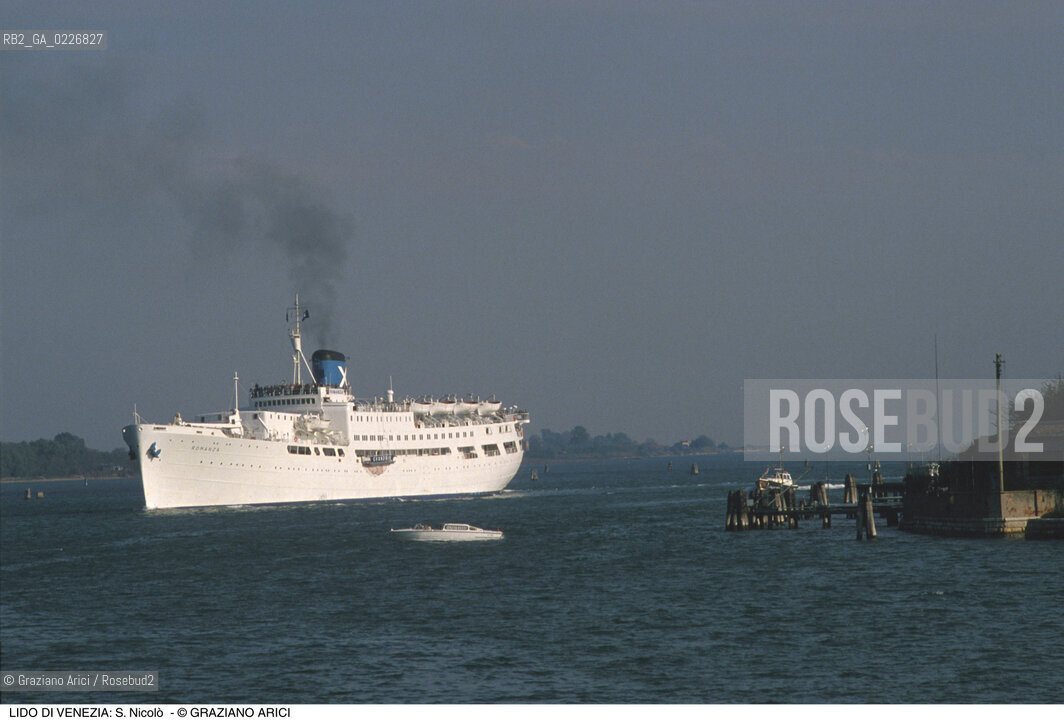 Localizzazione:..VENEZIA / ISOLA DEL LIDO..Oggetto:..Soggetto:..NAVE A S. NICOLO..Cronologia: ....Definizione Culturale:..   Autore:....   Stile:..   Editori/Stampatori:..   Committenza:..Materia e Tecnica:....Collocazione:..Note:..LIDO..Riproduzione Fotografica:..Copyright:..Graziano Arici/Rosebud2 .Data:..1995..Costo:..A