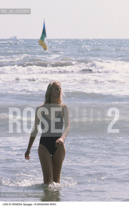 Localizzazione:..VENEZIA / ISOLA DEL LIDO..Oggetto:..Soggetto:..MARE ADRIATICO..Cronologia: ....Definizione Culturale:..   Autore:....   Stile:..   Editori/Stampatori:..   Committenza:..Materia e Tecnica:....Collocazione:..Note:..LIDO..Riproduzione Fotografica:..Copyright:..Graziano Arici/Rosebud2 .Data:..1995..Costo:..A