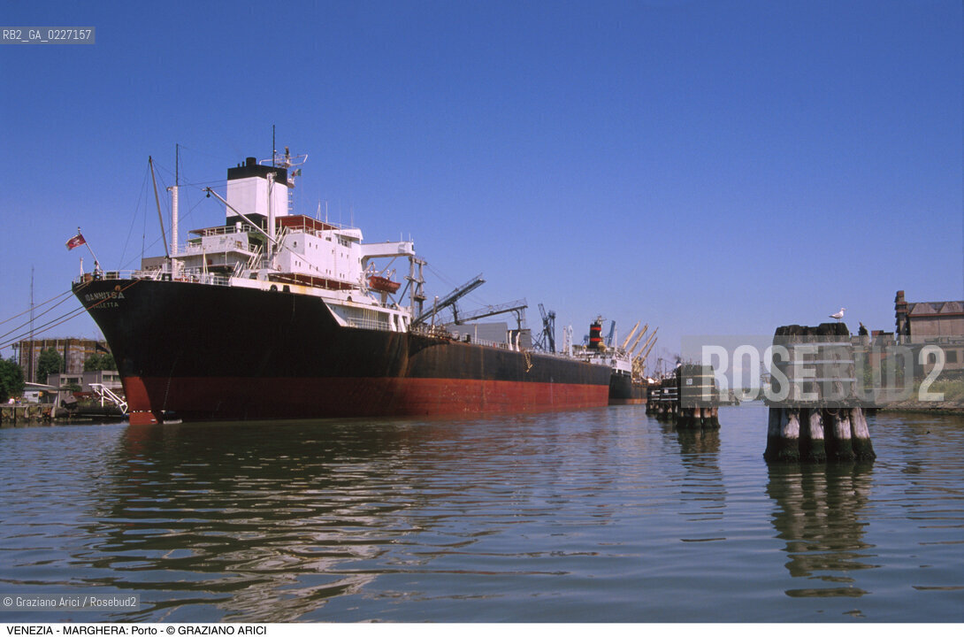 Localizzazione:..VENEZIA / MARGHERA..Oggetto:..Soggetto:..PORTO COMMERCIALE NAVI..Cronologia: ....Definizione Culturale:..   Autore:....   Stile:..   Editori/Stampatori:..   Committenza:..Materia e Tecnica:....Collocazione:..Note:..PORTO..Riproduzione Fotografica:..Copyright:..Graziano Arici/Rosebud2 .Data:..1994..Costo:..A