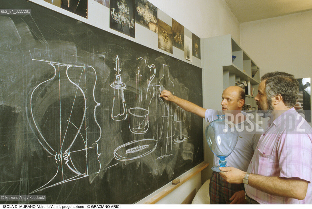 Localizzazione:..VENEZIA / ISOLA DI MURANO..Oggetto:..Soggetto:..VETRERIA VENINI / STUDIO DI PROGETTAZIONE DESIGN VETRO ARTIGIANATO..Cronologia: ....Definizione Culturale:..   Autore:....   Stile:..   Editori/Stampatori:..   Committenza:..Materia e Tecnica:....Collocazione:..Note:..MURANO..Riproduzione Fotografica:..Copyright:..Graziano Arici/Rosebud2 .Data:..1992..Costo:..A