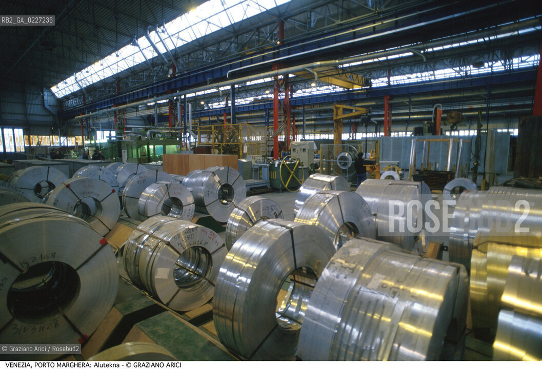 Localizzazione:..VENEZIA / PORTO MARGHERA..Oggetto:..Soggetto:..ZONA INDUSTRIALE / FABBRICA ALUTEKNA..Cronologia: ....Definizione Culturale:..   Autore:....   Stile:..   Editori/Stampatori:..   Committenza:..Materia e Tecnica:....Collocazione:..Note:..PORTO MARGHERA..Riproduzione Fotografica:..Copyright:..Graziano Arici/Rosebud2 .Data:..1994..Costo:..A