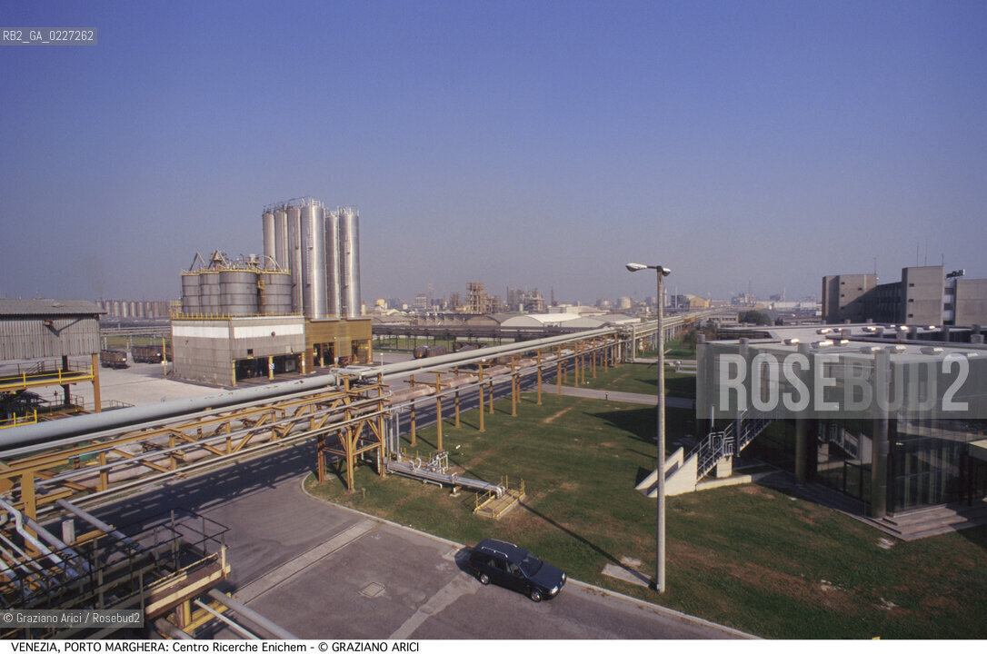 Localizzazione:..VENEZIA / PORTO MARGHERA..Oggetto:..Soggetto:..ZONA INDUSTRIALE / CENTRO RICERCHE ENICHEM..Cronologia: ....Definizione Culturale:..   Autore:....   Stile:..   Editori/Stampatori:..   Committenza:..Materia e Tecnica:....Collocazione:..Note:..PORTO MARGHERA..Riproduzione Fotografica:..Copyright:..Graziano Arici/Rosebud2 .Data:..1995..Costo:..A