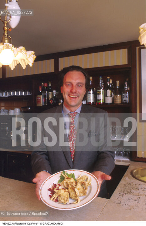 Localizzazione:..VENEZIA / S. POLO..Oggetto:..Soggetto:..OSTERIA RISTORANTE DA FIORE..Cronologia: ....Definizione Culturale:..   Autore:....   Stile:..   Editori/Stampatori:..   Committenza:..Materia e Tecnica:....Collocazione:..Note:..BAR CAFFE OSTERIE..Riproduzione Fotografica:..Copyright:..Graziano Arici/Rosebud2 .Data:..1996..Costo:..A