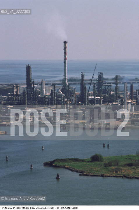 Localizzazione:..VENEZIA / PORTO MARGHERA..Oggetto:..Soggetto:..ZONA INDUSTRIALE FUSINA FABBRICHE CENTRALE ENEL LAGUNA..Cronologia: ....Definizione Culturale:..   Autore:....   Stile:..   Editori/Stampatori:..   Committenza:..Materia e Tecnica:....Collocazione:..Note:..PORTO MARGHERA..Riproduzione Fotografica:..Copyright:..Graziano Arici/Rosebud2 .Data:..1990..Costo:..A