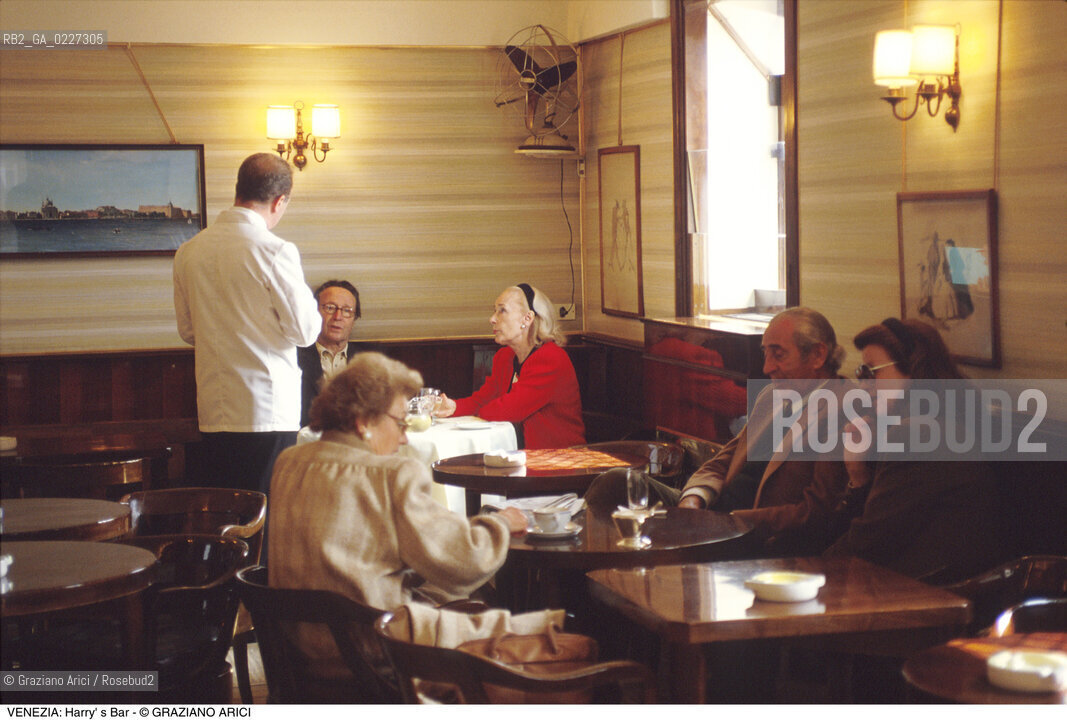 Localizzazione:..VENEZIA / S. MARCO..Oggetto:..Soggetto:..HARRY  S BAR / RISTORANTE ERNEST HEMINGWAY..Cronologia: ....Definizione Culturale:..   Autore:....   Stile:..   Editori/Stampatori:..   Committenza:..Materia e Tecnica:....Collocazione:..Note:..BAR CAFFE OSTERIE..Riproduzione Fotografica:..Copyright:..Graziano Arici/Rosebud2 .Data:..1994..Costo:..A