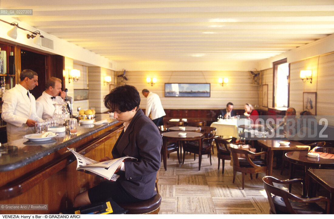 Localizzazione:..VENEZIA / S. MARCO..Oggetto:..Soggetto:..HARRY  S BAR / RISTORANTE ERNEST HEMINGWAY..Cronologia: ....Definizione Culturale:..   Autore:....   Stile:..   Editori/Stampatori:..   Committenza:..Materia e Tecnica:....Collocazione:..Note:..BAR CAFFE OSTERIE..Riproduzione Fotografica:..Copyright:..Graziano Arici/Rosebud2 .Data:..1994..Costo:..A