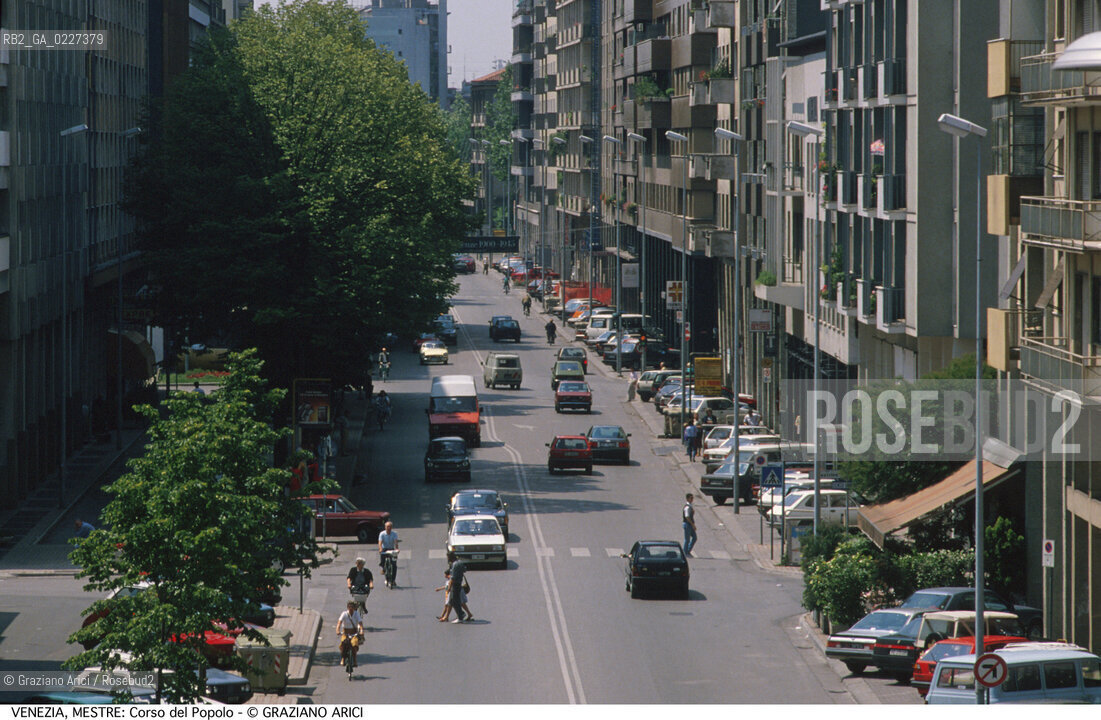 Localizzazione:..VENEZIA / MESTRE..Oggetto:..Soggetto:..CORSO DEL POPOLO..Cronologia: ....Definizione Culturale:..   Autore:....   Stile:..   Editori/Stampatori:..   Committenza:..Materia e Tecnica:....Collocazione:..Note:..PORTO MARGHERA..Riproduzione Fotografica:..Copyright:..Graziano Arici/Rosebud2 .Data:..1993..Costo:..A