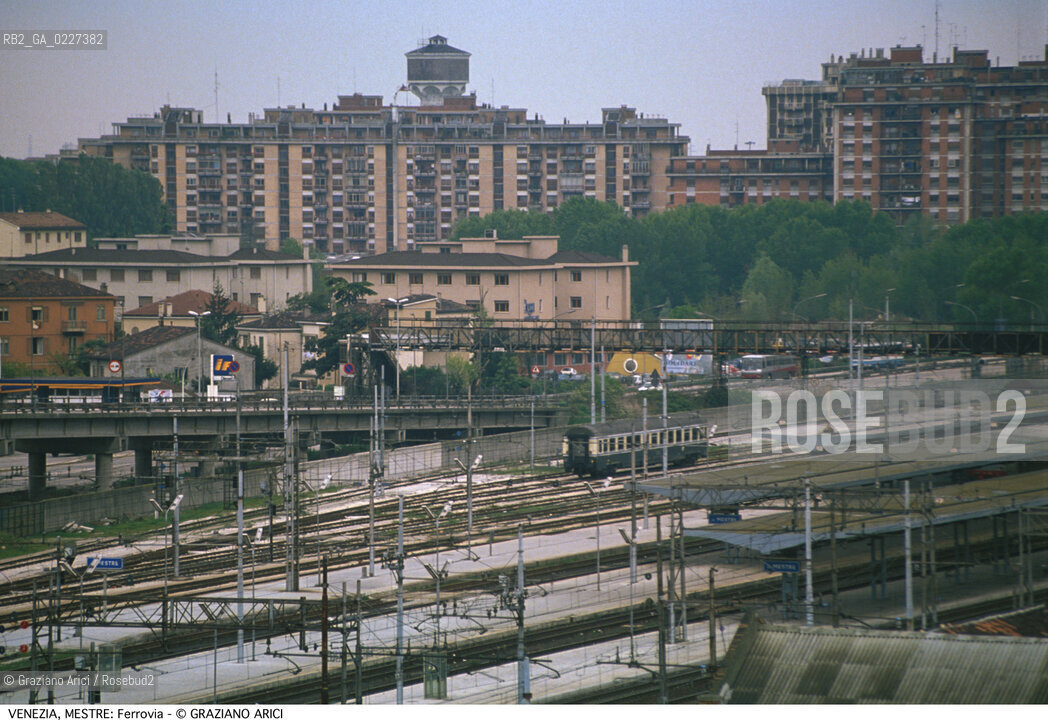 Localizzazione:..VENEZIA / MESTRE..Oggetto:..Soggetto:..FERROVIA..Cronologia: ....Definizione Culturale:..   Autore:....   Stile:..   Editori/Stampatori:..   Committenza:..Materia e Tecnica:....Collocazione:..Note:..PORTO MARGHERA..Riproduzione Fotografica:..Copyright:..Graziano Arici/Rosebud2 .Data:..1993..Costo:..A
