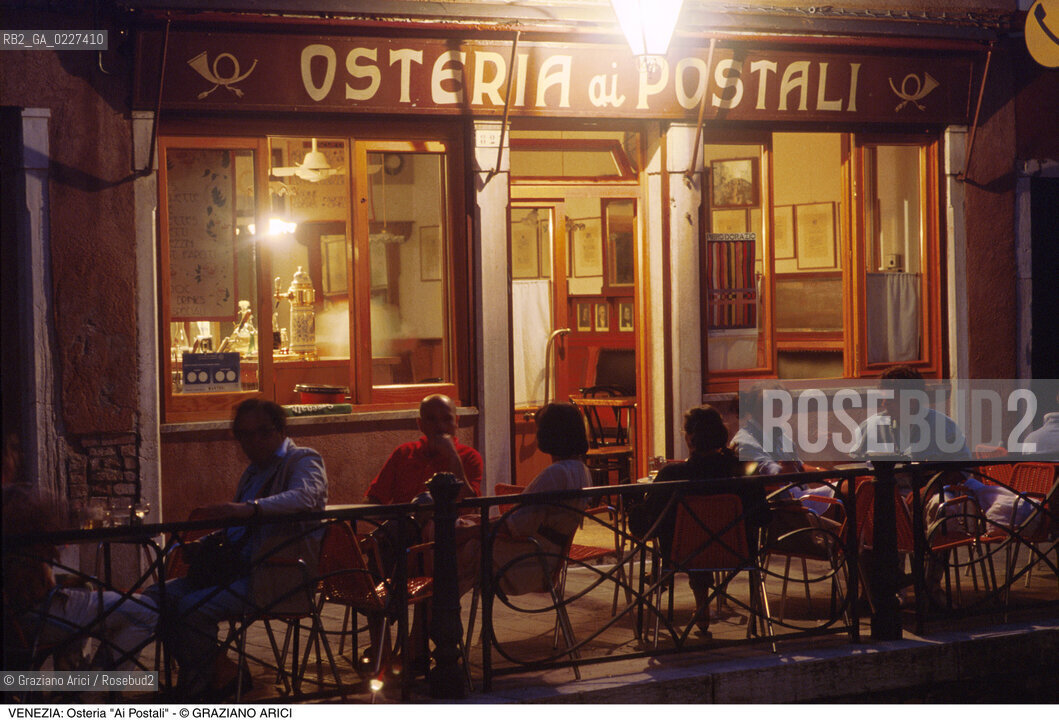 Localizzazione:..VENEZIA / S. CROCE..Oggetto:..Soggetto:..OSTERIA AI POSTALI..Cronologia: ....Definizione Culturale:..   Autore:....   Stile:..   Editori/Stampatori:..   Committenza:..Materia e Tecnica:....Collocazione:..Note:..BAR CAFFE OSTERIE..Riproduzione Fotografica:..Copyright:..Graziano Arici/Rosebud2 .Data:..1994..Costo:..A