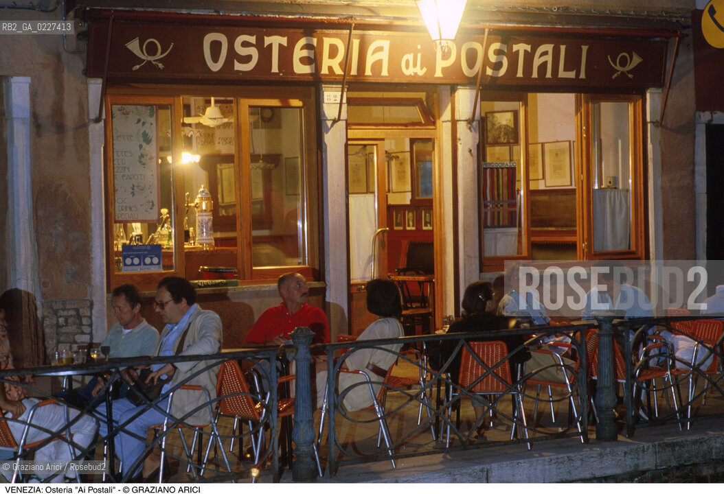 Localizzazione:..VENEZIA / S. CROCE..Oggetto:..Soggetto:..OSTERIA AI POSTALI..Cronologia: ....Definizione Culturale:..   Autore:....   Stile:..   Editori/Stampatori:..   Committenza:..Materia e Tecnica:....Collocazione:..Note:..BAR CAFFE OSTERIE..Riproduzione Fotografica:..Copyright:..Graziano Arici/Rosebud2 .Data:..1994..Costo:..A