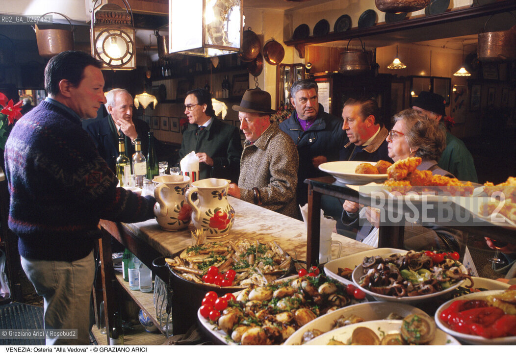 Localizzazione:..VENEZIA / CANNAREGIO..Oggetto:..Soggetto:..OSTERIA ALLA VEDOVA / CICCHETTI..Cronologia: ....Definizione Culturale:..   Autore:....   Stile:..   Editori/Stampatori:..   Committenza:..Materia e Tecnica:....Collocazione:..Note:..BAR CAFFE OSTERIE..Riproduzione Fotografica:..Copyright:..Graziano Arici/Rosebud2 .Data:..1996..Costo:..A