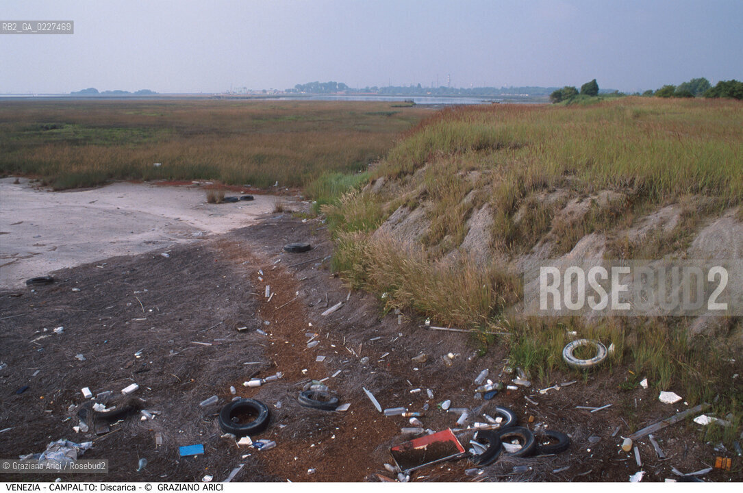 Localizzazione:..VENEZIA / CAMPALTO..Oggetto:..Soggetto:..DISCARICA / INQUINAMENTO RIFIUTI TOSSICI..Cronologia: ....Definizione Culturale:..   Autore:....   Stile:..   Editori/Stampatori:..   Committenza:..Materia e Tecnica:....Collocazione:..Note:..DISCARICHE..Riproduzione Fotografica:..Copyright:..Graziano Arici/Rosebud2 .Data:..1999..Costo:..A