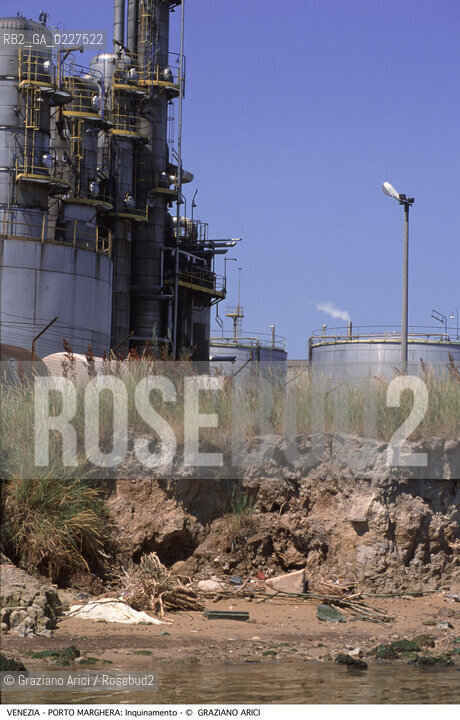 Localizzazione:..VENEZIA / PORTO MARGHERA..Oggetto:..Soggetto:..INQUINAMENTO NEI CANALI / RIFIUTI TOSSICI ZONA INDUSTRIALE PETROLCHIMICO..Cronologia: ....Definizione Culturale:..   Autore:....   Stile:..   Editori/Stampatori:..   Committenza:..Materia e Tecnica:....Collocazione:..Note:..DISCARICHE..Riproduzione Fotografica:..Copyright:..Graziano Arici/Rosebud2 .Data:..1998..Costo:..A