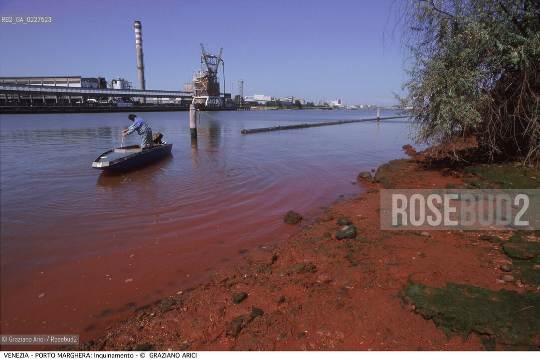Localizzazione:..VENEZIA / PORTO MARGHERA..Oggetto:..Soggetto:..INQUINAMENTO NEI CANALI / RIFIUTI TOSSICI ZONA INDUSTRIALE..Cronologia: ....Definizione Culturale:..   Autore:....   Stile:..   Editori/Stampatori:..   Committenza:..Materia e Tecnica:....Collocazione:..Note:..DISCARICHE..Riproduzione Fotografica:..Copyright:..Graziano Arici/Rosebud2 .Data:..1998..Costo:..A