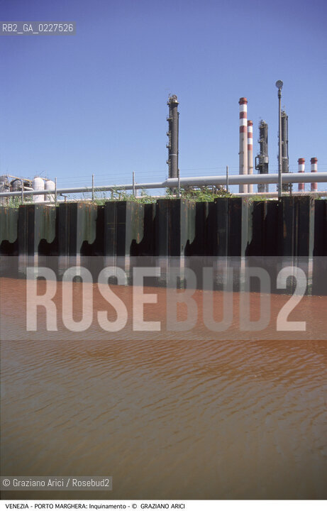 Localizzazione:..VENEZIA / PORTO MARGHERA..Oggetto:..Soggetto:..INQUINAMENTO NEI CANALI / RIFIUTI TOSSICI ZONA INDUSTRIALE PETROLCHIMICO..Cronologia: ....Definizione Culturale:..   Autore:....   Stile:..   Editori/Stampatori:..   Committenza:..Materia e Tecnica:....Collocazione:..Note:..DISCARICHE..Riproduzione Fotografica:..Copyright:..Graziano Arici/Rosebud2 .Data:..1998..Costo:..A