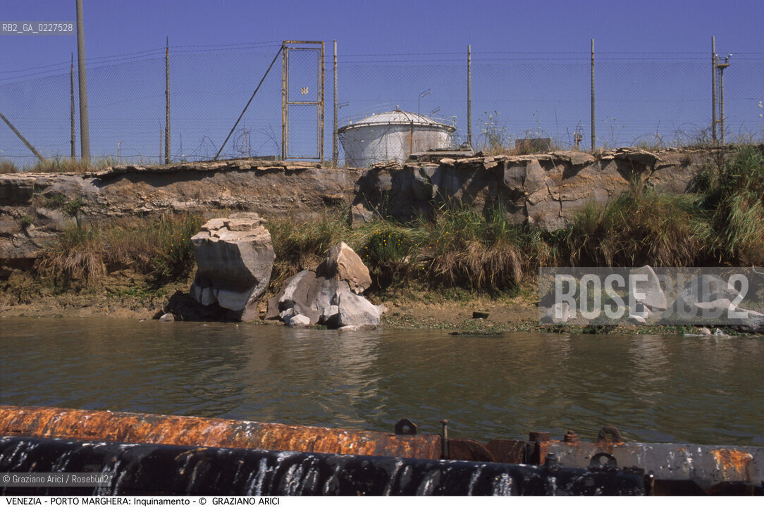 Localizzazione:..VENEZIA / PORTO MARGHERA..Oggetto:..Soggetto:..INQUINAMENTO NEI CANALI / RIFIUTI TOSSICI ZONA INDUSTRIALE..Cronologia: ....Definizione Culturale:..   Autore:....   Stile:..   Editori/Stampatori:..   Committenza:..Materia e Tecnica:....Collocazione:..Note:..DISCARICHE..Riproduzione Fotografica:..Copyright:..Graziano Arici/Rosebud2 .Data:..1998..Costo:..A