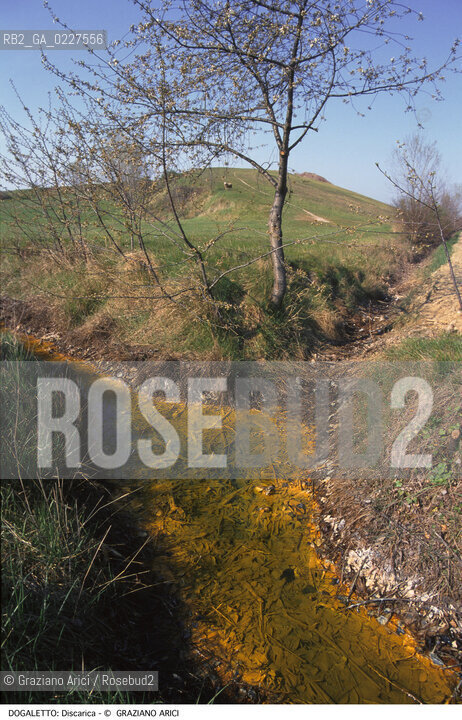 Localizzazione:..DOGALETTO..Oggetto:..Soggetto:..DISCARICA INQUINAMENTO RIFIUTI TOSSICI..Cronologia: ....Definizione Culturale:..   Autore:....   Stile:..   Editori/Stampatori:..   Committenza:..Materia e Tecnica:....Collocazione:..Note:..DISCARICHE..Riproduzione Fotografica:..Copyright:..Graziano Arici/Rosebud2 .Data:..1998..Costo:..A