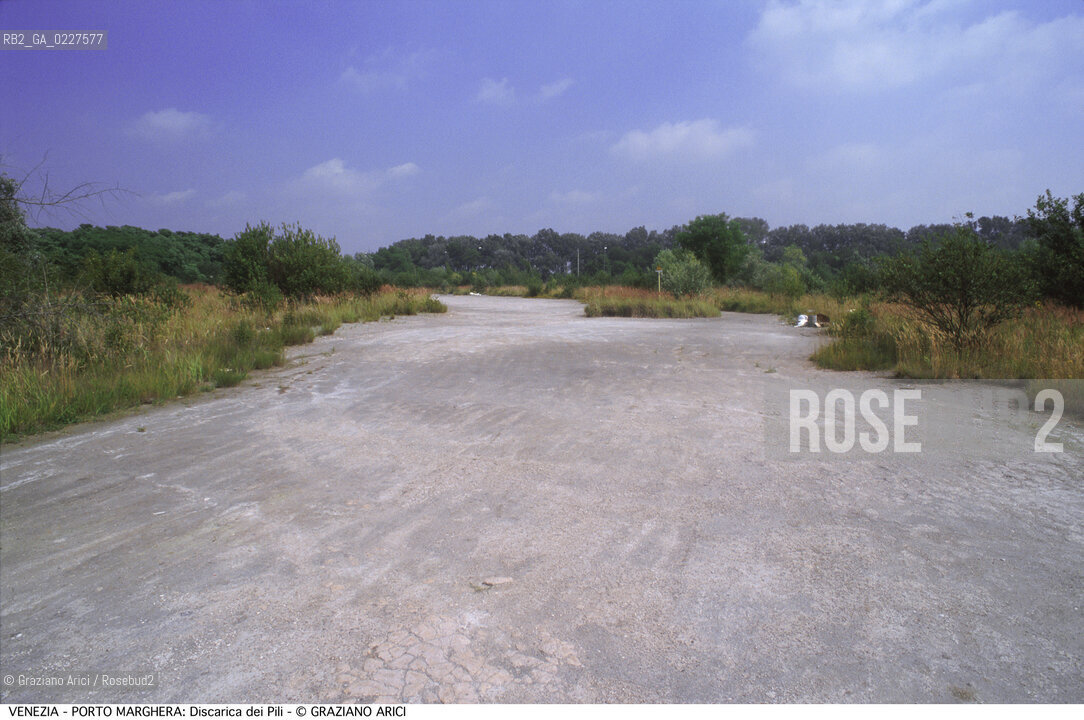 Localizzazione:..VENEZIA / PORTO MARGHERA..Oggetto:..Soggetto:..DISCARICA DEI PILI / INQUINAMENTO RIFIUTI TOSSICI ..Cronologia: ....Definizione Culturale:..   Autore:....   Stile:..   Editori/Stampatori:..   Committenza:..Materia e Tecnica:....Collocazione:..Note:..DISCARICHE..Riproduzione Fotografica:..Copyright:..Graziano Arici/Rosebud2 .Data:..1999..Costo:..A