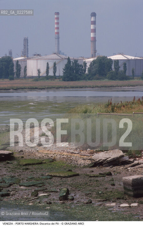 Localizzazione:..VENEZIA / PORTO MARGHERA..Oggetto:..Soggetto:..DISCARICA DEI PILI / INQUINAMENTO RIFIUTI TOSSICI / ZONA INDUSTRIALE..Cronologia: ....Definizione Culturale:..   Autore:....   Stile:..   Editori/Stampatori:..   Committenza:..Materia e Tecnica:....Collocazione:..Note:..DISCARICHE..Riproduzione Fotografica:..Copyright:..Graziano Arici/Rosebud2 .Data:..1999..Costo:..A