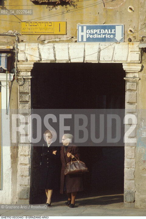 Caption: Nome:..GHETTO VECCHIO : IL PORTICO DENTRATA  ....Localizzazione:..VENEZIA / CANNAREGIO / GHETTO VECCHIO  ..VENICE / CANNAREGIO  / GHETTO VECCHIO   ..Soggetto:..IL PORTICO DENTRATA  ..THE PORTICO OF THE ENTRANCE  ..Cronologia:......Autore:......Stile:......Editori Stampatori:......Committenza:......Materia e Tecnica:......Collocazione:......Note:......Riproduzione Fotografica:..Graziano Arici/Rosebud2  ....Copyright:..Graziano Arici/Rosebud2/  ....Data:..1994....Costo:..A....Key:..GHETTO VECCHIO  ESTERNI  ..EXTERIORS