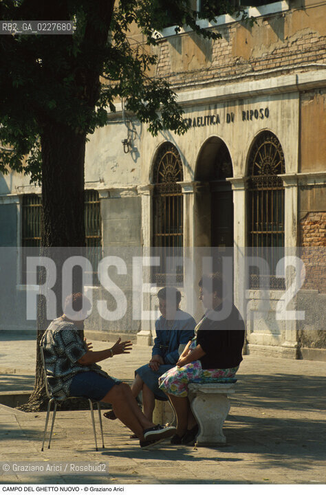 Caption: Nome:..GHETTO NOVO : CAMPO DEL GHETTO NOVO  ....Localizzazione:..VENEZIA / CANNAREGIO / GHETTO NOVO..VENICE / CANNAREGIO  / GHETTO NOVO ..Soggetto:..CAMPO DEL GHETTO NOVO  ANZIANI....Cronologia:......Autore:......Stile:......Editori Stampatori:......Committenza:......Materia e Tecnica:......Collocazione:......Note:......Riproduzione Fotografica:..Graziano Arici/Rosebud2  ....Copyright:..Graziano Arici/Rosebud2/  ....Data:..1994....Costo:..A....Key:..GHETTO NOVO  ESTERNI  ..EXTERIORS