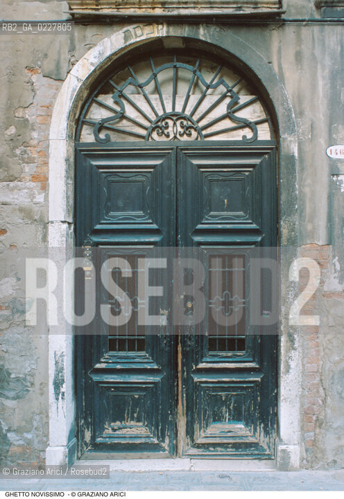 Caption: Nome:..GHETTO NOVISSIMO ..     ..Localizzazione:..VENEZIA / CANNAREGIO / GHETTO NOVISSIMO  ..VENICE / CANNAREGIO  / GHETTO NOVISSIMO     ..Soggetto:..CASE  ..HOUSES  ..Cronologia:..  ....Autore:......Stile:......Editori Stampatori:......Committenza:......Materia e Tecnica:......Collocazione:......Note:......Riproduzione Fotografica:  ..Graziano Arici/Rosebud2 ....Copyright:..Graziano Arici/Rosebud2/....Data:..1994 ....Costo:..A....Key:..ESTERNI  ..EXTERIORS