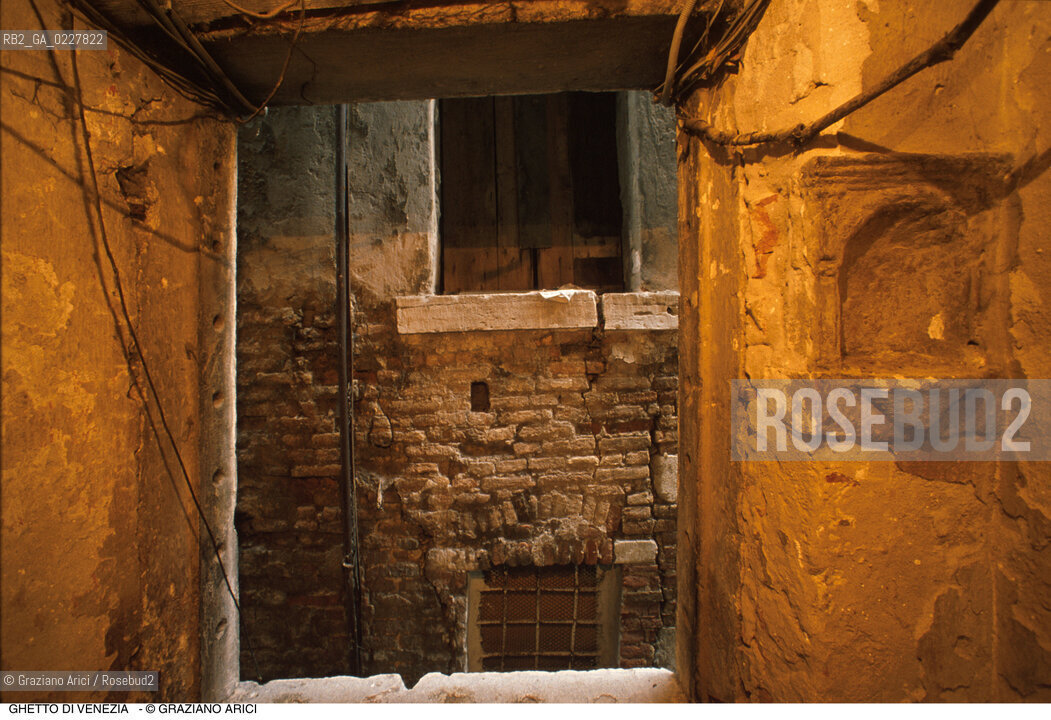 Caption: Nome:..GHETTO VECCHIO : SCALE INTERNE DI UNA CASA PRIVATA  ....Localizzazione:..VENEZIA / CANNAREGIO / GHETTO VECCHIO  ..VENICE / CANNAREGIO  / GHETTO VECCHIO   ..Soggetto:..SCALE INTERNE DI UNA CASA PRIVATA  ..A PRIVATE HOUSES INNER STAIRCASES  ..Cronologia:......Autore:......Stile:......Editori Stampatori:......Committenza:......Materia e Tecnica:......Collocazione:......Note:......Riproduzione Fotografica:..Graziano Arici/Rosebud2  ....Copyright:..Graziano Arici/Rosebud2/  ....Data:..1994....Costo:..A....Key:..GHETTO VECCHIO  ..