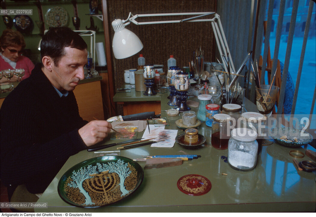 Caption: Nome:..GHETTO NOVO : ARTIGIANATO (DECORAZIONE SU VETRO DI MOTIVI DECORATIVI EBRAICI) ....Localizzazione:..VENEZIA / CANNAREGIO / GHETTO VECCHIO  ..VENICE / CANNAREGIO  / GHETTO VECCHIO   ..Soggetto:..ARTE EBRAICA / ARTIGIANATO / DECORAZIONE SU VETRO  ..JEWISH ART / HANDYCRAFT  / PAINTING ON GLASS  ..Cronologia:......Autore:......Stile:......Editori Stampatori:......Committenza:......Materia e Tecnica:......Collocazione:......Note:......Riproduzione Fotografica:..Graziano Arici/Rosebud2  ....Copyright:..Graziano Arici/Rosebud2/  ....Data:..1994....Costo:..A....Key:..GHETTO NOVO ARTIGIANATO  ..HANDYCRAFT