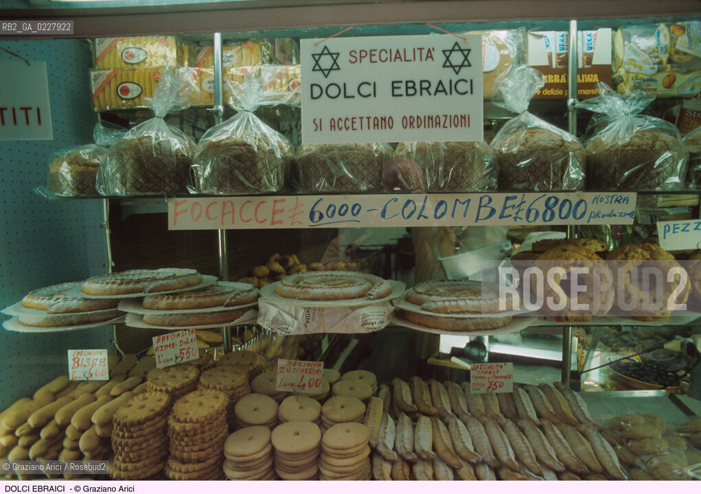 Caption: Nome:.. DOLCI EBRAICI ....Localizzazione:..VENEZIA / CANNAREGIO / GHETTO VECCHIO  ..VENICE /  CANNAREGIO / GHETTO VECCHIO   ..Soggetto:..CUCINA KOSHER GASTRONOMIA  ..Cronologia:......Autore:......Stile:......Editori Stampatori:......Committenza:......Materia e Tecnica:......Collocazione:......Note:......Riproduzione Fotografica:..Graziano Arici/Rosebud2  ....Copyright:..Graziano Arici/Rosebud2/  ....Data:..1994....Costo:..A....Key:..RITI GASTRONOMIA  ..RITES  GASTRONOMY