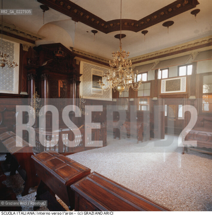 Nome:..SCUOLA ITALIANA : INTERNO VERSO L’ ARON  ....Localizzazione:..VENEZIA / CANNAREGIO / CAMPO DEL GHETTO NOVO  SINAGOGA / SCUOLA ITALIANA..VENICE / CANNAREGIO / CAMPO GHETTO NOVO  SYNAGOGUE  / SCUOLA ITALIANA   ..Soggetto:..INTERNO VERSO L’ ARON / ARCA SANTA / ARREDI LIGNEI  ..INTERIOR TOWARDS L’ ARON / WOODEN FURNITURE  ..Cronologia:..SEC. XVI ULTIMO QUARTO /1575  ..XVIth CENTURY / 1575  ..Autore:......Stile:..BAROCCO  ..BAROQUE  ..Editori Stampatori:......Committenza:......Materia e Tecnica:......Collocazione:......Note:......Riproduzione Fotografica:..Graziano Arici/Rosebud2  ....Copyright:..Graziano Arici/Rosebud2/  ....Data:..1994....Costo:..A....Key:..CHIESA  ..CHURCH..