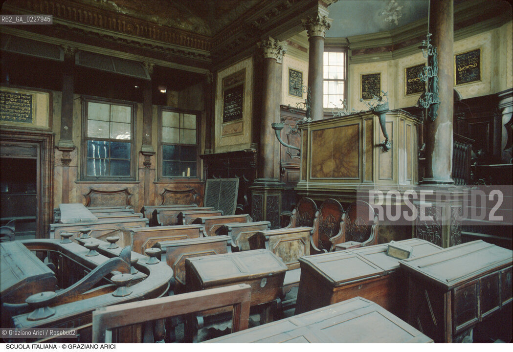 Caption: Nome:..SCUOLA ITALIANA : INTERNO VERSO LA BIMÀ  PRIMA DEL RESTAURO....Localizzazione:..VENEZIA / CANNAREGIO / CAMPO DEL GHETTO NOVO  SINAGOGA / SCUOLA ITALIANA..VENICE / CANNAREGIO / CAMPO GHETTO NOVO  SYNAGOGUE  / SCUOLA ITALIANA   ..Soggetto:..INTERNO VERSO LA BIMÀ / PULPITO / ARREDI LIGNEI  ..INTERIOR TOWARDS THE BIMAH  / PULPIT / WOODEN FURNITURE  ..Cronologia:..SEC. XVI ULTIMO QUARTO /1575  ..XVIth CENTURY / 1575  ..Autore:......Stile:..BAROCCO   ..BAROQUE  ..Editori Stampatori:......Committenza:......Materia e Tecnica:......Collocazione:......Note:......Riproduzione Fotografica:..Graziano Arici/Rosebud2  ....Copyright:..Graziano Arici/Rosebud2/  ....Data:..1994....Costo:..A....Key:..CHIESA  ..CHURCH