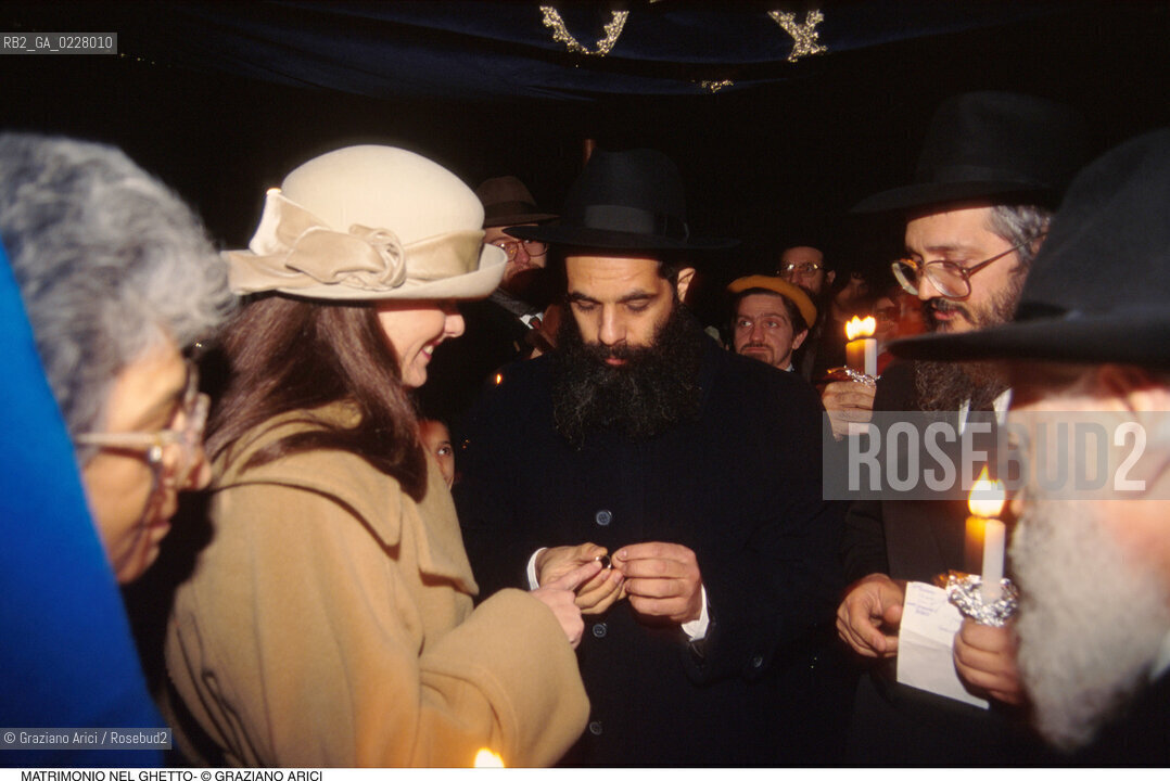 Caption: Nome:..MATRIMONIO.. ..Localizzazione:..VENEZIA / CANNAREGIO / GHETTO..VENICE / CANNAREGIO  / GHETTO  ..Soggetto:..MATRIMONIO..WEDDING..Cronologia:..  ....Autore:......Stile:......Editori Stampatori:......Committenza:......Materia e Tecnica:......Collocazione:......Note:..MATRIMONIO ORTODOSSO  ....Riproduzione Fotografica:  ..Graziano Arici/Rosebud2 ....Copyright:..Graziano Arici/Rosebud2/....Data:..1994 ....Costo:..A....Key:..RITI..RITES