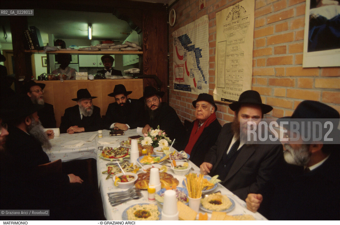 Caption: Nome:..MATRIMONIO..    ..Localizzazione:..VENEZIA / CANNAREGIO / GHETTO..VENICE / CANNAREGIO  / GHETTO  ..Soggetto:..MATRIMONIO..WEDDING..Cronologia:..  ....Autore:......Stile:......Editori Stampatori:......Committenza:......Materia e Tecnica:......Collocazione:......Note:..MATRIMONIO ORTODOSSO  ....Riproduzione Fotografica:  ..Graziano Arici/Rosebud2 ....Copyright:..Graziano Arici/Rosebud2/....Data:..1994 ....Costo:..A....Key:..RITI..RITES