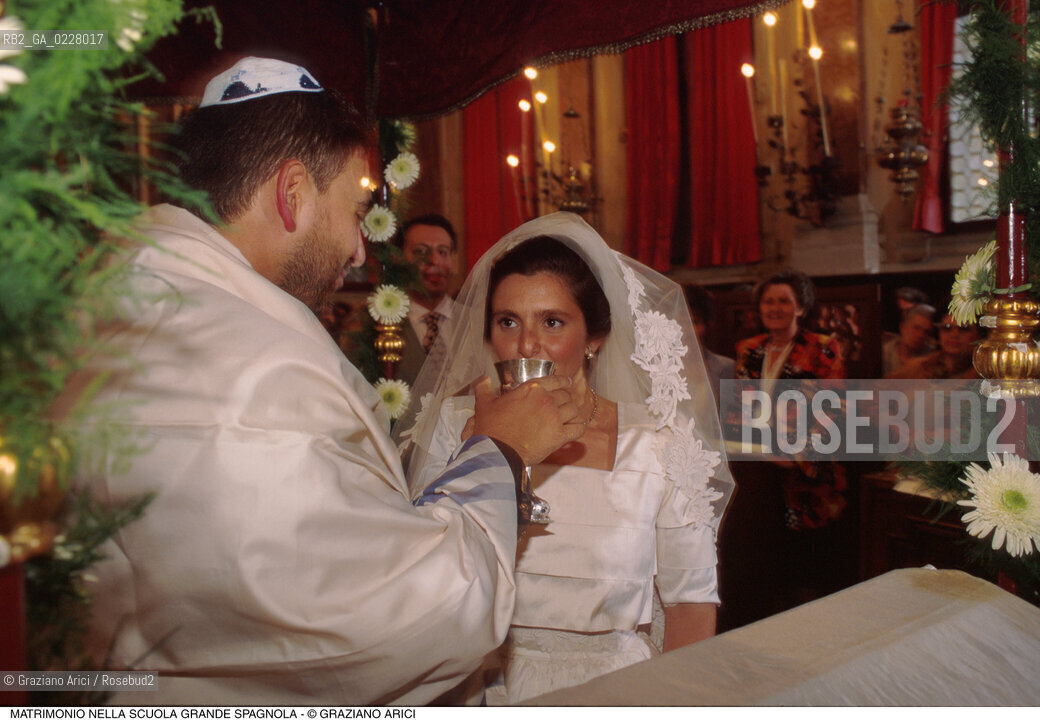 Caption: Nome:..SCUOLA GRANDE SPAGNOLA :  MATRIMONIO..    ..Localizzazione:..VENEZIA / CANNAREGIO / GHETTO..VENICE / CANNAREGIO  / GHETTO  ..Soggetto:..MATRIMONIO..WEDDING..Cronologia:..  ....Autore:......Stile:......Editori Stampatori:......Committenza:......Materia e Tecnica:......Collocazione:......Note:......Riproduzione Fotografica:  ..Graziano Arici/Rosebud2 ....Copyright:..Graziano Arici/Rosebud2/....Data:..1994 ....Costo:..A....Key:..RITI..RITES