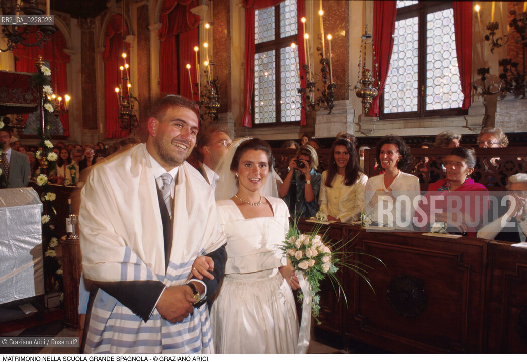 Caption: Nome:..SCUOLA GRANDE SPAGNOLA :  MATRIMONIO..    ..Localizzazione:..VENEZIA / CANNAREGIO / GHETTO..VENICE / CANNAREGIO  / GHETTO  ..Soggetto:..MATRIMONIO..WEDDING..Cronologia:..  ....Autore:......Stile:......Editori Stampatori:......Committenza:......Materia e Tecnica:......Collocazione:......Note:......Riproduzione Fotografica:  ..Graziano Arici/Rosebud2 ....Copyright:..Graziano Arici/Rosebud2/....Data:..1994 ....Costo:..A....Key:..RITI..RITES