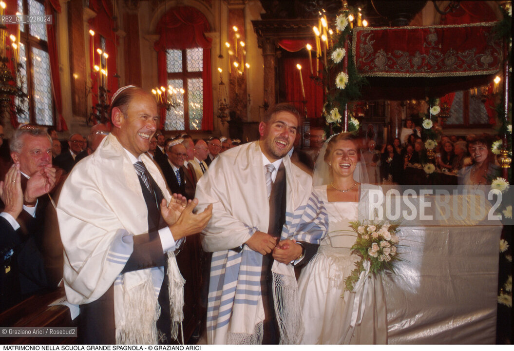 Caption: Nome:..SCUOLA GRANDE SPAGNOLA :  MATRIMONIO..    ..Localizzazione:..VENEZIA / CANNAREGIO / GHETTO..VENICE / CANNAREGIO  / GHETTO  ..Soggetto:..MATRIMONIO..WEDDING..Cronologia:..  ....Autore:......Stile:......Editori Stampatori:......Committenza:......Materia e Tecnica:......Collocazione:......Note:......Riproduzione Fotografica:  ..Graziano Arici/Rosebud2 ....Copyright:..Graziano Arici/Rosebud2/....Data:..1994 ....Costo:..A....Key:..RITI..RITES