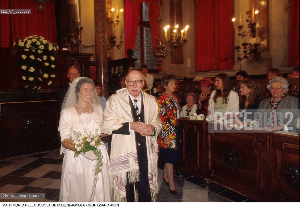 Caption: Nome:..SCUOLA GRANDE SPAGNOLA :  MATRIMONIO..    ..Localizzazione:..VENEZIA / CANNAREGIO / GHETTO..VENICE / CANNAREGIO  / GHETTO  ..Soggetto:..MATRIMONIO..WEDDING..Cronologia:..  ....Autore:......Stile:......Editori Stampatori:......Committenza:......Materia e Tecnica:......Collocazione:......Note:......Riproduzione Fotografica:  ..Graziano Arici/Rosebud2 ....Copyright:..Graziano Arici/Rosebud2/....Data:..1994 ....Costo:..A....Key:..RITI..RITES