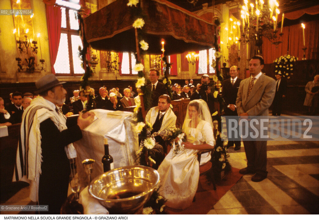 Caption: Nome:..SCUOLA GRANDE SPAGNOLA :  MATRIMONIO..    ..Localizzazione:..VENEZIA / CANNAREGIO / GHETTO..VENICE / CANNAREGIO  / GHETTO  ..Soggetto:..MATRIMONIO..WEDDING..Cronologia:..  ....Autore:......Stile:....Editori Stampatori:......Committenza:......Materia e Tecnica:......Collocazione:......Note:......Riproduzione Fotografica:  ..Graziano Arici/Rosebud2 ....Copyright:..Graziano Arici/Rosebud2/....Data:..1994 ....Costo:..A....Key:..RITI..RITES