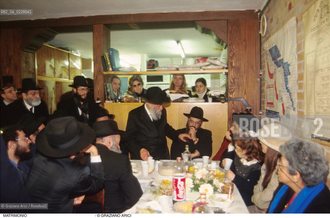 Caption: Nome:..MATRIMONIO..    ..Localizzazione:..VENEZIA / CANNAREGIO / GHETTO..VENICE / CANNAREGIO  / GHETTO  ..Soggetto:..MATRIMONIO..WEDDING..Cronologia:..  ....Autore:......Stile:......Editori Stampatori:......Committenza:......Materia e Tecnica:......Collocazione:......Note:..MATRIMONIO ORTODOSSO  ....Riproduzione Fotografica:  ..Graziano Arici/Rosebud2 ....Copyright:..Graziano Arici/Rosebud2/....Data:..1994 ....Costo:..A....Key:..RITI..RITES