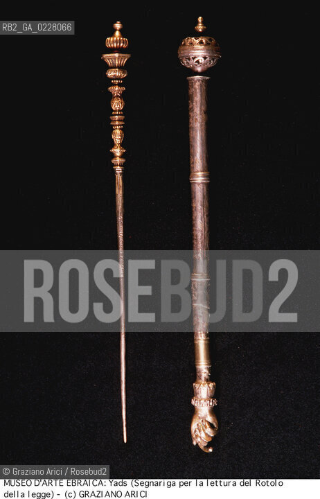 Nome:..MUSEO DI ARTE EBRAICA : DUE ESEMPLARI DI YAD (MANINA - SEGNARIGA PER LA LETTURA DEL ROTOLO DELLA LEGGE)..    ..Localizzazione:..VENEZIA / CANNAREGIO / CAMPO DEL GHETTO NOVO 2902/B / MUSEO DI ARTE EBRAICA  ..VENICE / CANNAREGIO / CAMPO GHETTO NOVO  2902/B / THE MUSEUM OF JEWISH ART     ..Soggetto:..DUE ESEMPLARI DI YAD (MANINA - SEGNARIGA PER LA LETTURA DEL ROTOLO DELLA LEGGE)  ..TWO YADS (POINTERS SHAPED LIKE LITTLE HANDS - USED WHEN READING THE TORAH)   ..Cronologia:..SEC. XVII  ..XVIIth CENTURY     ..Autore:......Stile:......Editori Stampatori:......Committenza:......Materia e Tecnica:..ARGENTO E ARGENTO DORATO / ARGENTO  ..SILVER ANDSILVER GILT / SILVER   ..Collocazione:......Note:......Riproduzione Fotografica:  ..Graziano Arici/Rosebud2 ....Copyright:..Graziano Arici/Rosebud2/....Data:..1994 ....Costo:..A....Key:..MUSEI  OGGETTI   ..MUSEUMS  OBJECTS..