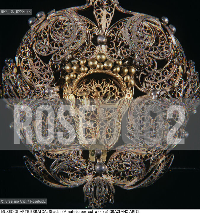 Nome:..MUSEO DI ARTE EBRAICA : SHADAI (AMULETO PER CULLA)..     ..Localizzazione:..VENEZIA / CANNAREGIO / CAMPO DEL GHETTO NOVO 2902/B / MUSEO DI ARTE EBRAICA  ..VENICE / CANNAREGIO / CAMPO GHETTO NOVO  2902/B / THE MUSEUM OF JEWISH ART     ..Soggetto:..SHADAI (AMULETO PER CULLA)  ..SHADAI (AMULET FOR A CRADLE)   ..Cronologia:..SEC. XVIII  ..XVIIIth CENTURY     ..Autore:......Stile:......Editori Stampatori:......Committenza:......Materia e Tecnica:..FILIGRANA DARGENTO E ARGENTO DORATO  ..SILVER FILIGREE AND  SILVER GILT   ..Collocazione:......Note:......Riproduzione Fotografica:  ..Graziano Arici/Rosebud2 ....Copyright:..Graziano Arici/Rosebud2/....Data:..1994 ....Costo:..A....Key:..MUSEI  OGGETTI   ..MUSEUMS  OBJECTS..