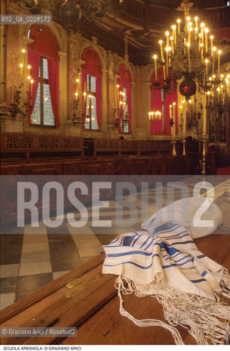 Caption: Nome:..SCUOLA GRANDE SPAGNOLA : INTERNO CON TALLIT..     ..Localizzazione:..VENEZIA / CANNAREGIO / GHETTO VECCHIO / SINAGOGA / SCUOLA GRANDE SPAGNOLA   ..VENICE / CANNAREGIO /  GHETTO VECCHIO / SYNAGOGUE / SCUOLA GRANDE SPAGNOLA     ..Soggetto:..TALLETH   ..TALLIT   ..Cronologia:..SEC. XVI SECONDA METÀ / RIEDIFICATA NEL SEC. XVII PRIMA METÀ   ..XVIth CENTURY / REBUILT IN THE XVIIth CENTURY    ..Autore:..LONGHENA BALDASSARRE / MANIERA    ..LONGHENA BALDASSARRE / STYLE   ..Stile:..BAROCCO  ..BAROQUE   ..Editori Stampatori:......Committenza:......Materia e Tecnica:......Collocazione:......Note:......Riproduzione Fotografica:  ..Graziano Arici/Rosebud2 ....Copyright:..Graziano Arici/Rosebud2/....Data:..1994 ....Costo:..A....Key:..CHIESA..CHURCH