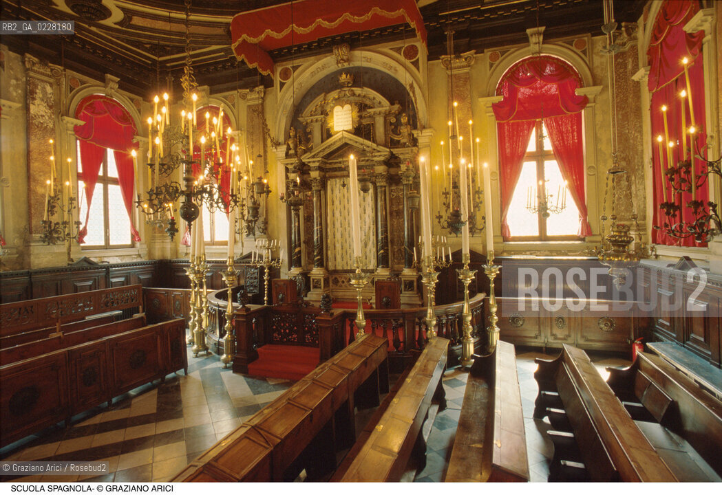 Caption: Nome:.. SCUOLA GRANDE SPAGNOLA : INTERNO VERSO LARON (ARCA SANTA) ..   ..Localizzazione:..VENEZIA / CANNAREGIO / GHETTO VECCHIO / SINAGOGA / SCUOLA GRANDE SPAGNOLA   ..VENICE / CANNAREGIO /  GHETTO VECCHIO / SYNAGOGUE / SCUOLA GRANDE SPAGNOLA     ..Soggetto:..INTERNO VERSO LARON (ARCA SANTA) / ARREDI LIGNEI   ..INTERIOR TOWARDS AARON (HOLY ARK) / WOODEN FURNITURE   ..Cronologia:..SEC. XVI SECONDA METÀ / RIEDIFICATA NEL SEC. XVII PRIMA METÀ   ..XVIth CENTURY / REBUILT IN THE XVIIth CENTURY    ..Autore:..LONGHENA BALDASSARRE / MANIERA    ..LONGHENA BALDASSARRE / STYLE   ..Stile:..BAROCCO  ..BAROQUE   ..Editori Stampatori:......Committenza:......Materia e Tecnica:......Collocazione:......Note:......Riproduzione Fotografica:  ..Graziano Arici/Rosebud2 ....Copyright:..Graziano Arici/Rosebud2/....Data:..1994 ....Costo:..A....Key:..CHIESA..CHURCH